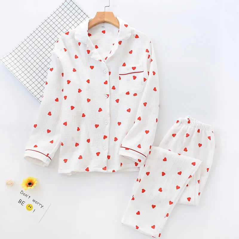 ensemble pyjama à motif coeur blanc et rouge