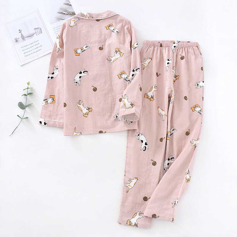 ensemble pyjamas motifs chat pour femme sur fond blanc de dos 