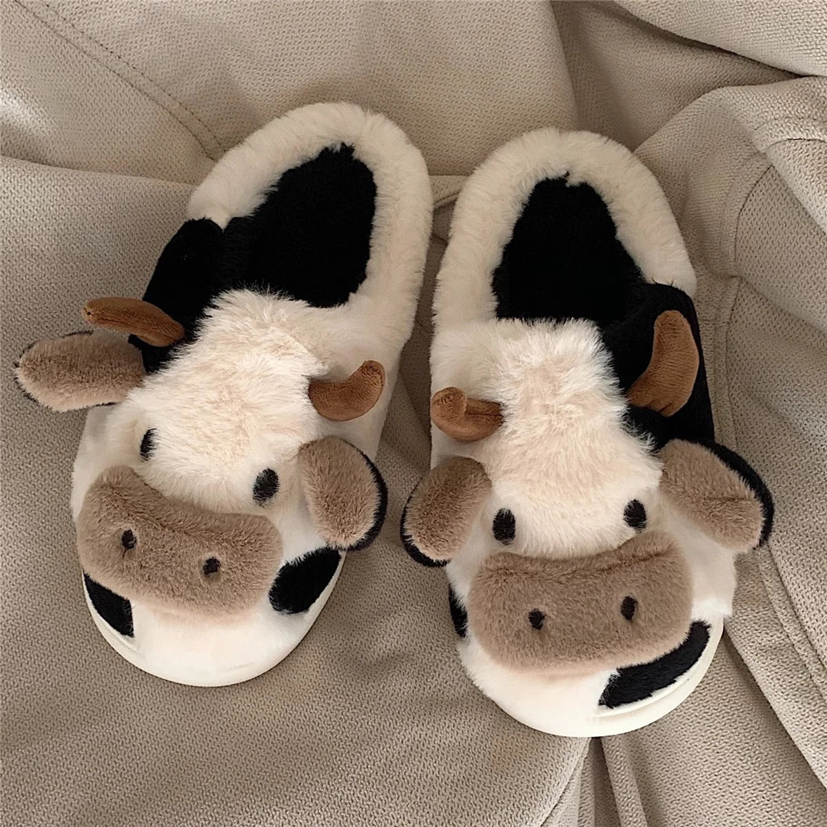 paire de Pantoufles Cosy Vache en Peluche