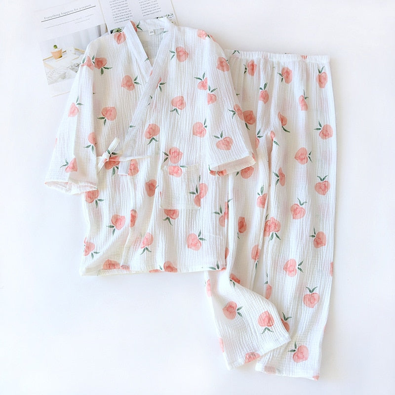 photo d'un  Pyjama Kimono Style Japonais en Coton avec Motifs Fruités de pêche