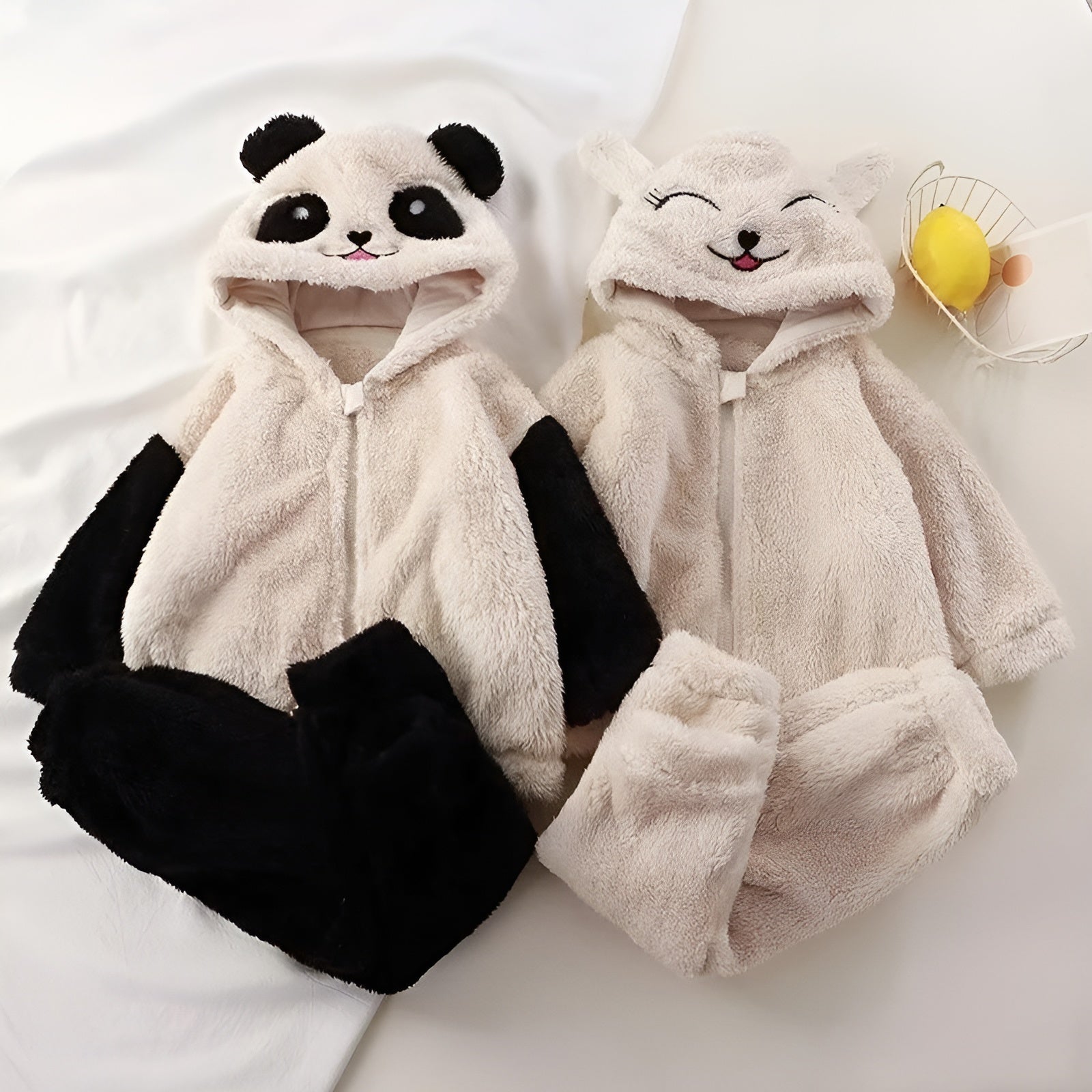 photo de Pyjama à Capuche pour Enfant panda et lapin 