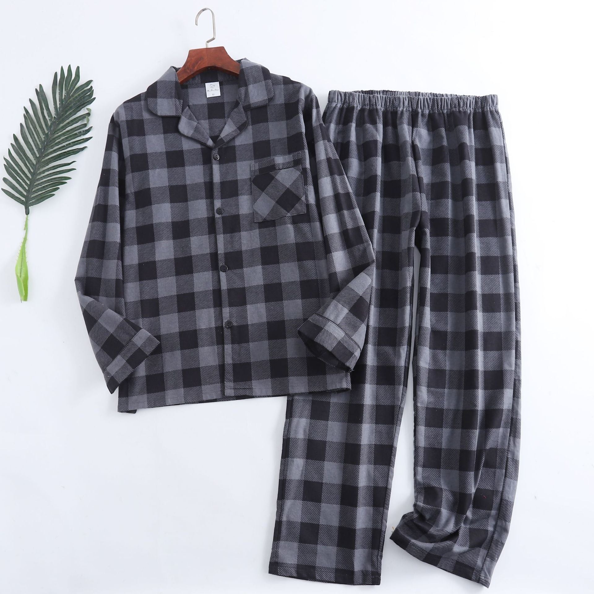 photo d'un Pyjama à Carreaux Style Écossais pour Homme gris et noir