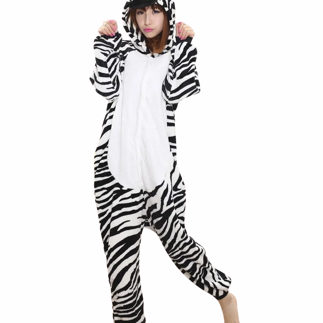 Femme portant un Pyjama kigurumi zebre