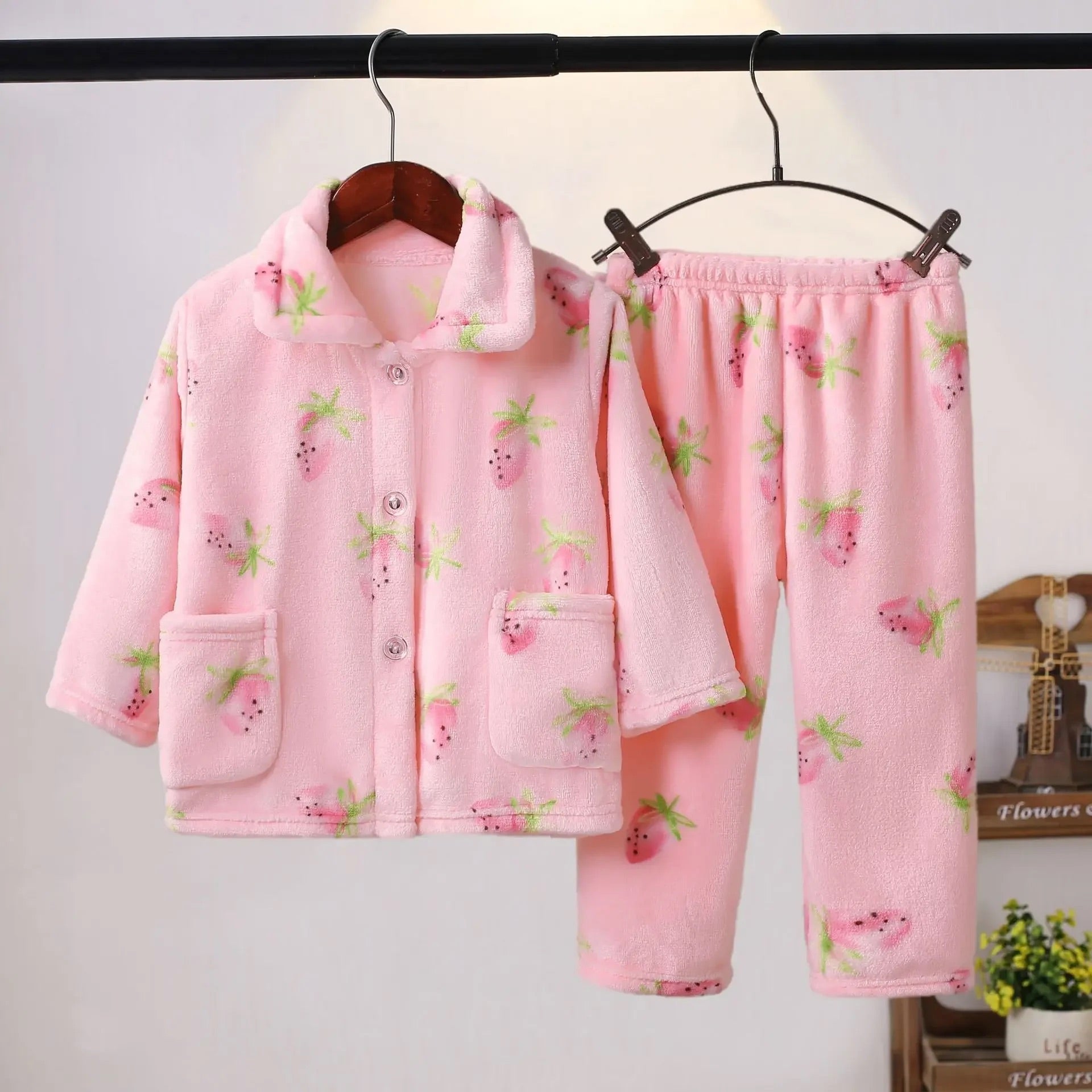 Pyjama d'hiver pour enfant à manche longue et pantalon rose avec motifs de fraise 