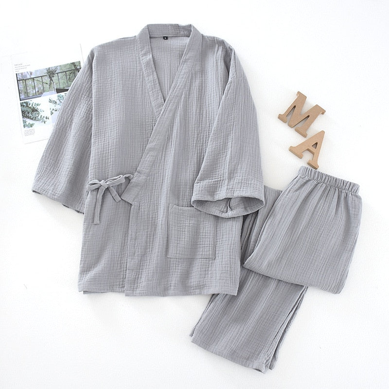 pyjama kimono gris sur fond blanc