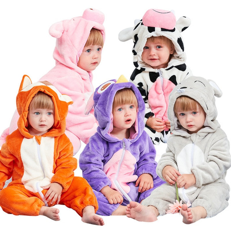 photo de 5 bébés portant des pyjamas kigurumi d'animaux 