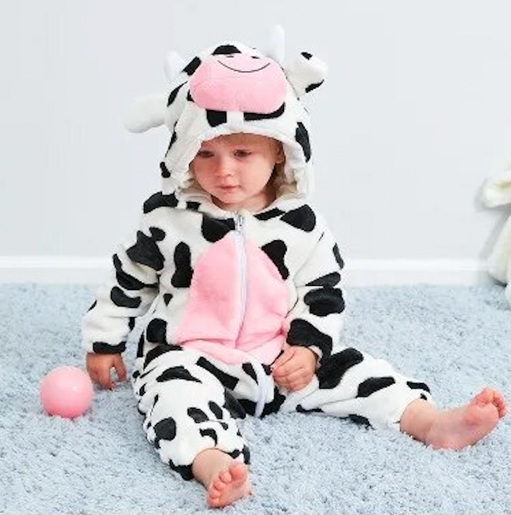 bébé portant un pyjama combinaison kigurumi vache