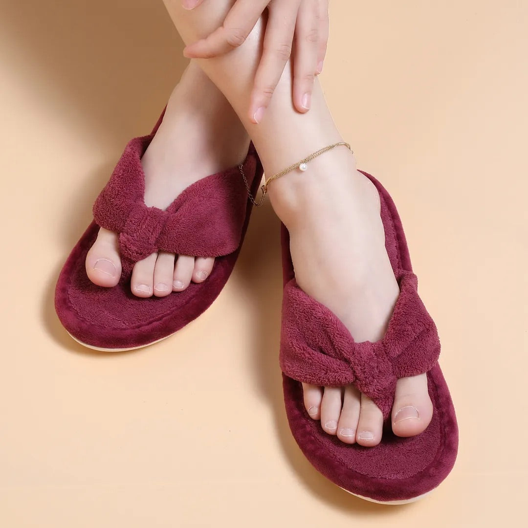 photo d'une paire de pantoufles tongs pilou-pilou bordeaux