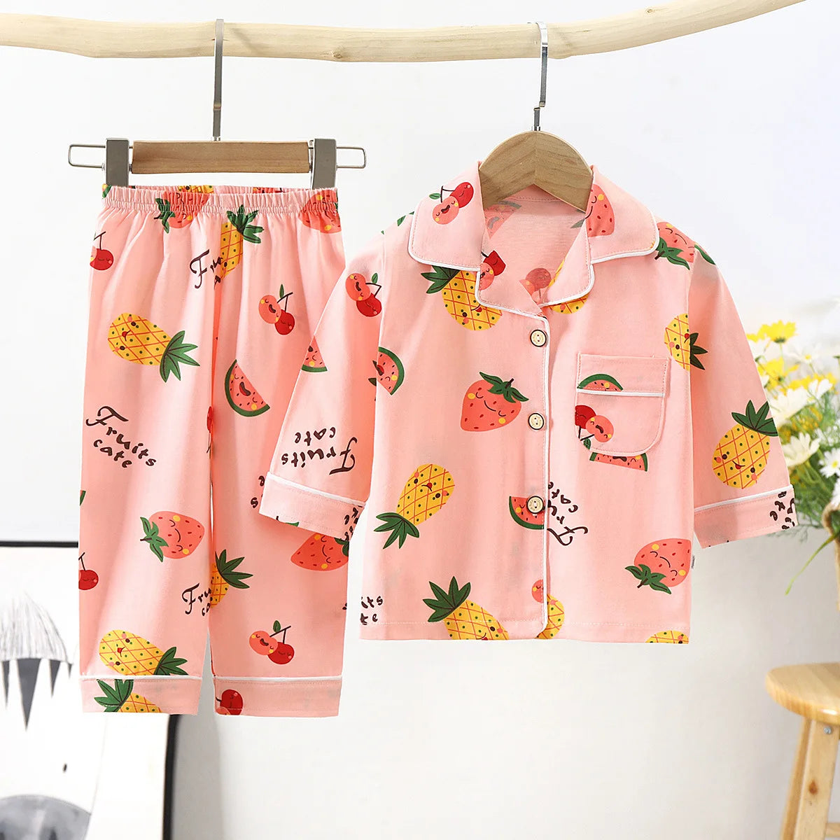 ensemble pyjama fantaisie pour enfant en coton rose avec des ananas et des fraises