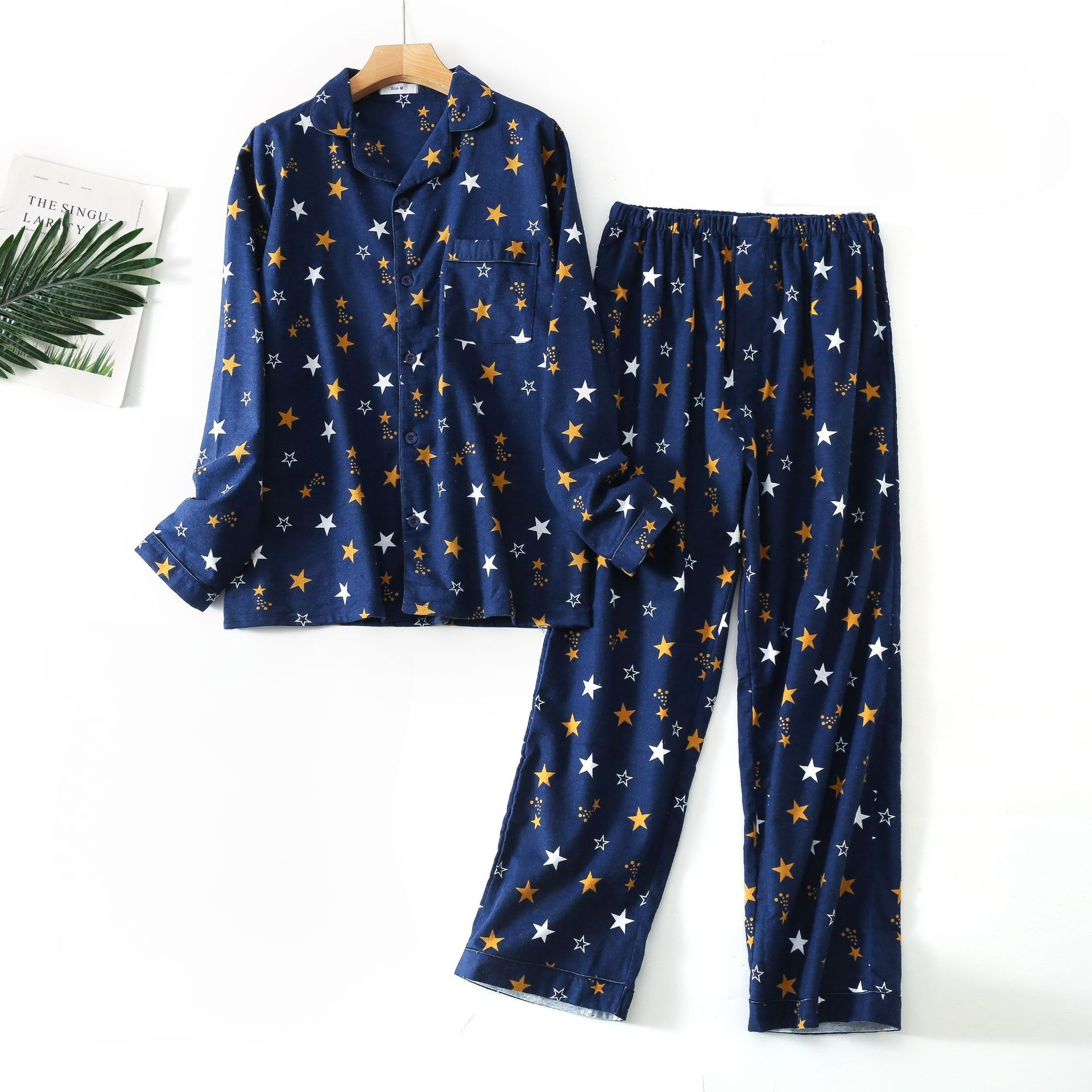 ensemble pyjama pour homme à motifs étoilés composés d'un haut à manches longues et d'un pantalon bleus