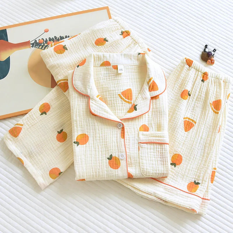 ensemble 3 pièces pyjama fruité sur fond blanc pliés