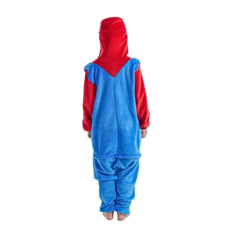 un enfant qui porte une combinaison pyjama inspiration mario