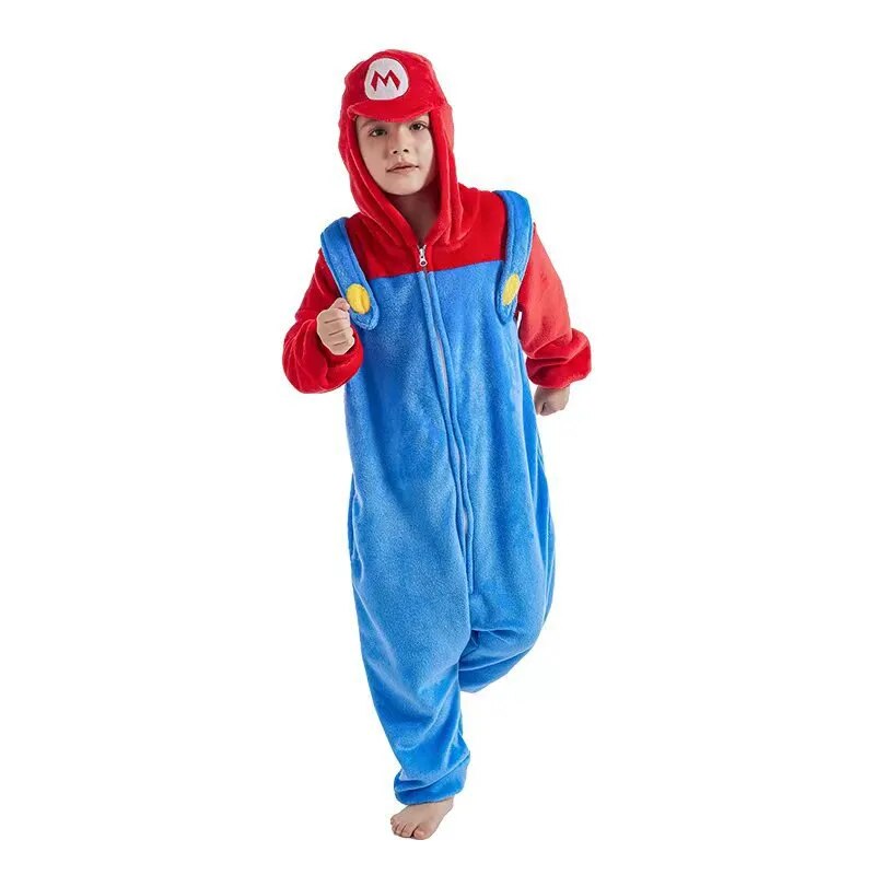 un enfant qui porte une combinaison pyjama inspiration mario