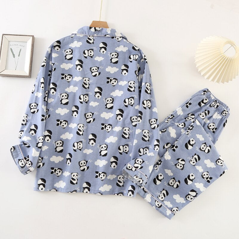 ensemble pyjama à motifs panda sur fond blanc de dos