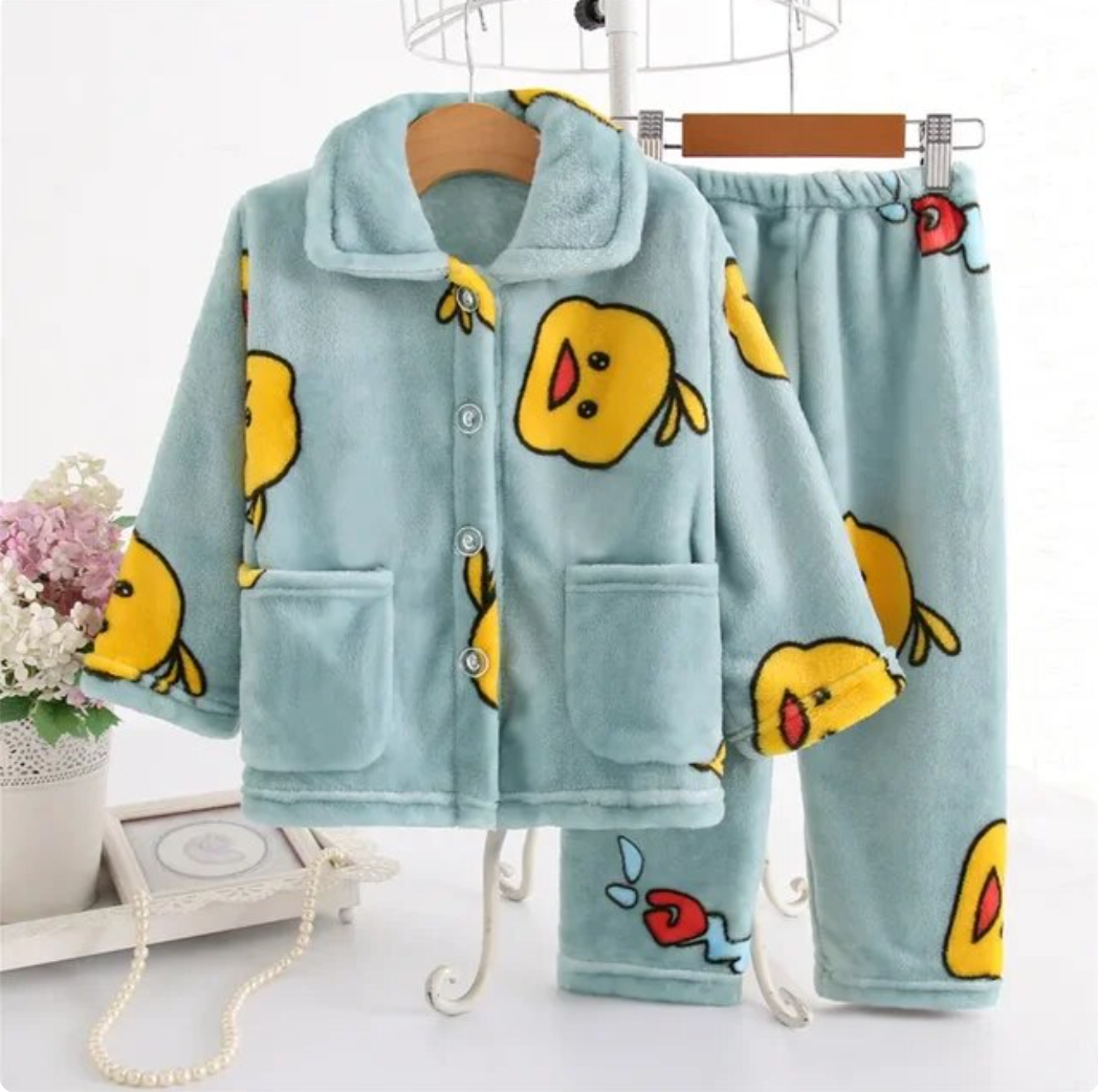 pyjama bleu motif poussin sur cintre pour enfants