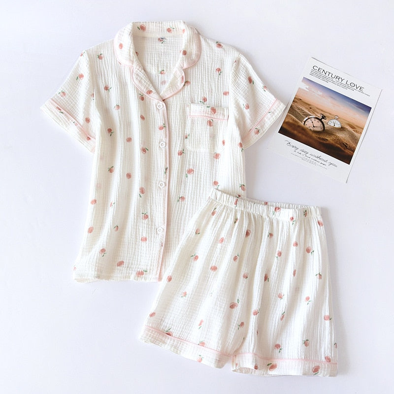 pyjama blanc avec motif pêche sur fond blanc