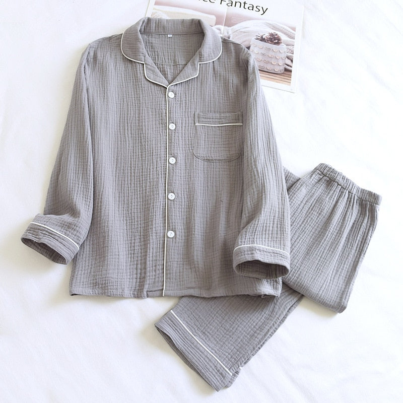 pyjama pour homme en coton gris clair sur fond blanc 