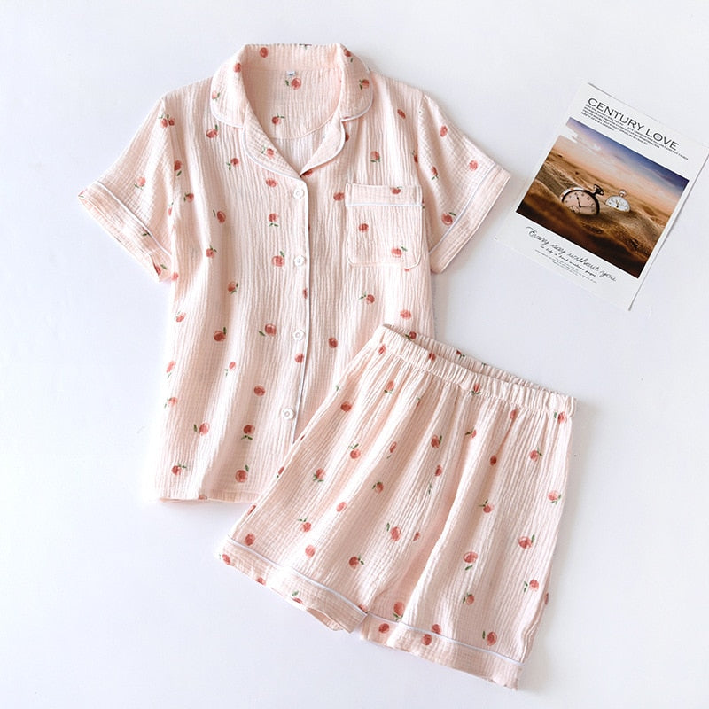 pyjama rose avec motif pêche sur fond blanc