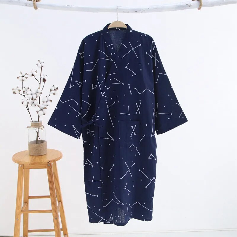 robe de chambre kimono bleu nuit avec des motifs blanc