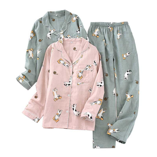 ensemble pyjamas motifs chat pour femme sur fond blanc